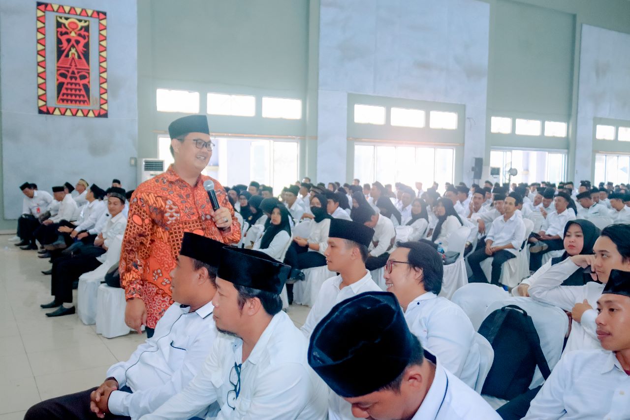 Anggota Bawaslu Provinsi Lampung Suheri, S.IP mengikuti proses Pelantikan dan Pembekalan badan Ad Hoc Panitia Pemungutan Suara (PPS) serta gelar pasukan PPK dan PPS Komisi Pemilihan Umum (KPU)