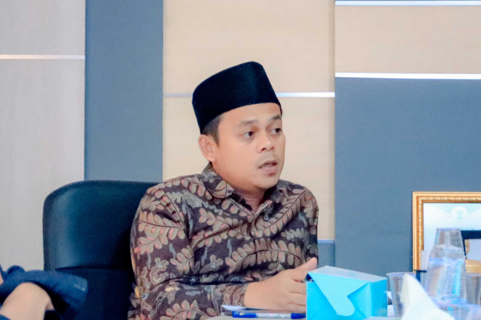 Uji Kelayakan dan Kepatutan Calon Anggota Bawaslu Kabupaten/Kota Menggunakan Metode Semi Structured Group Discussion