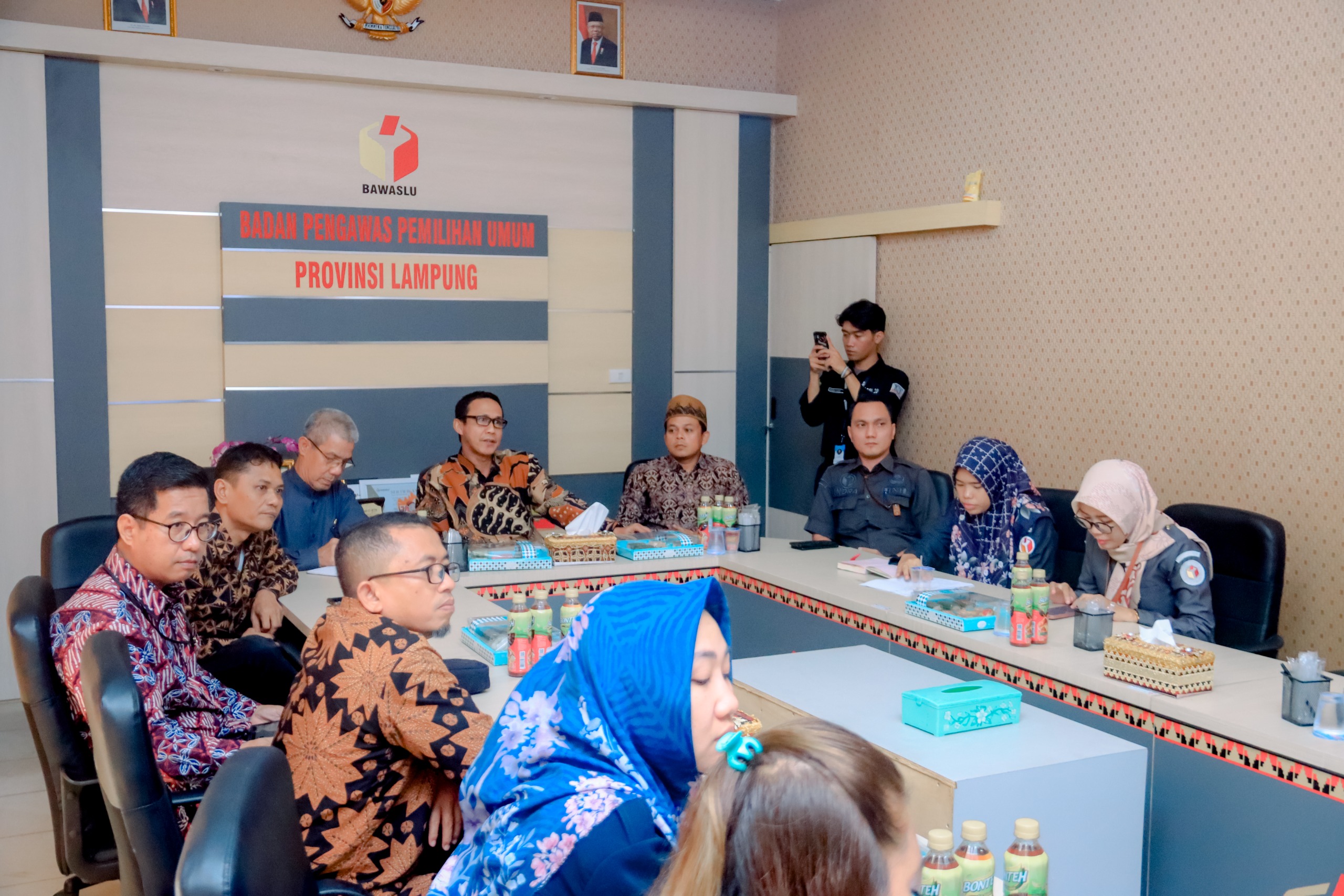 Bawaslu Lampung Terima Visitasi Komisi Informasi