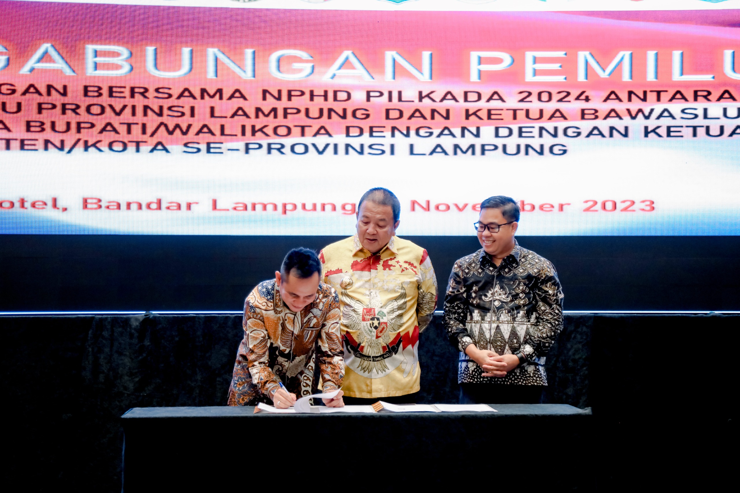 Penandatangan NPHD Pemilihan Kepala Daerah 2024, Bawaslu Lampung Apresiasi Dukungan Pemerintahan Daerah Se-Provinsi Lampung