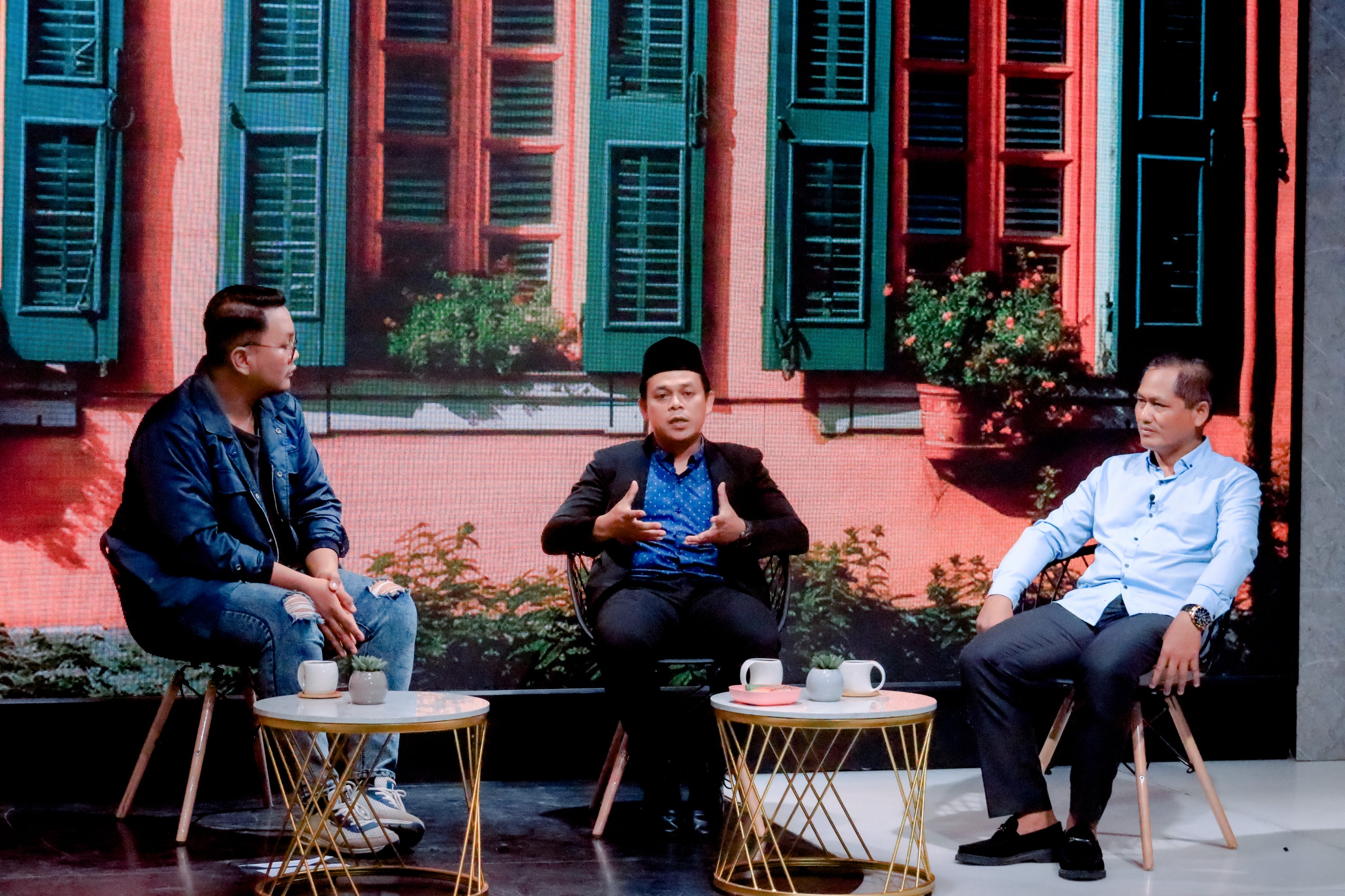 Bawaslu Lampung Himbau Masyarakat Berhati-hati Menerima Alat Peraga Kampanye