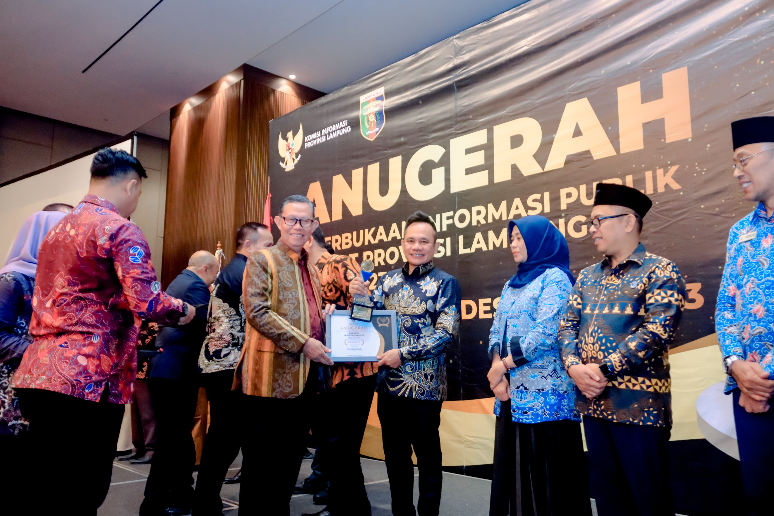 Bawaslu Lampung Raih Penghargaan Badan Publik Informatif Anugerah KI Tahun 2023