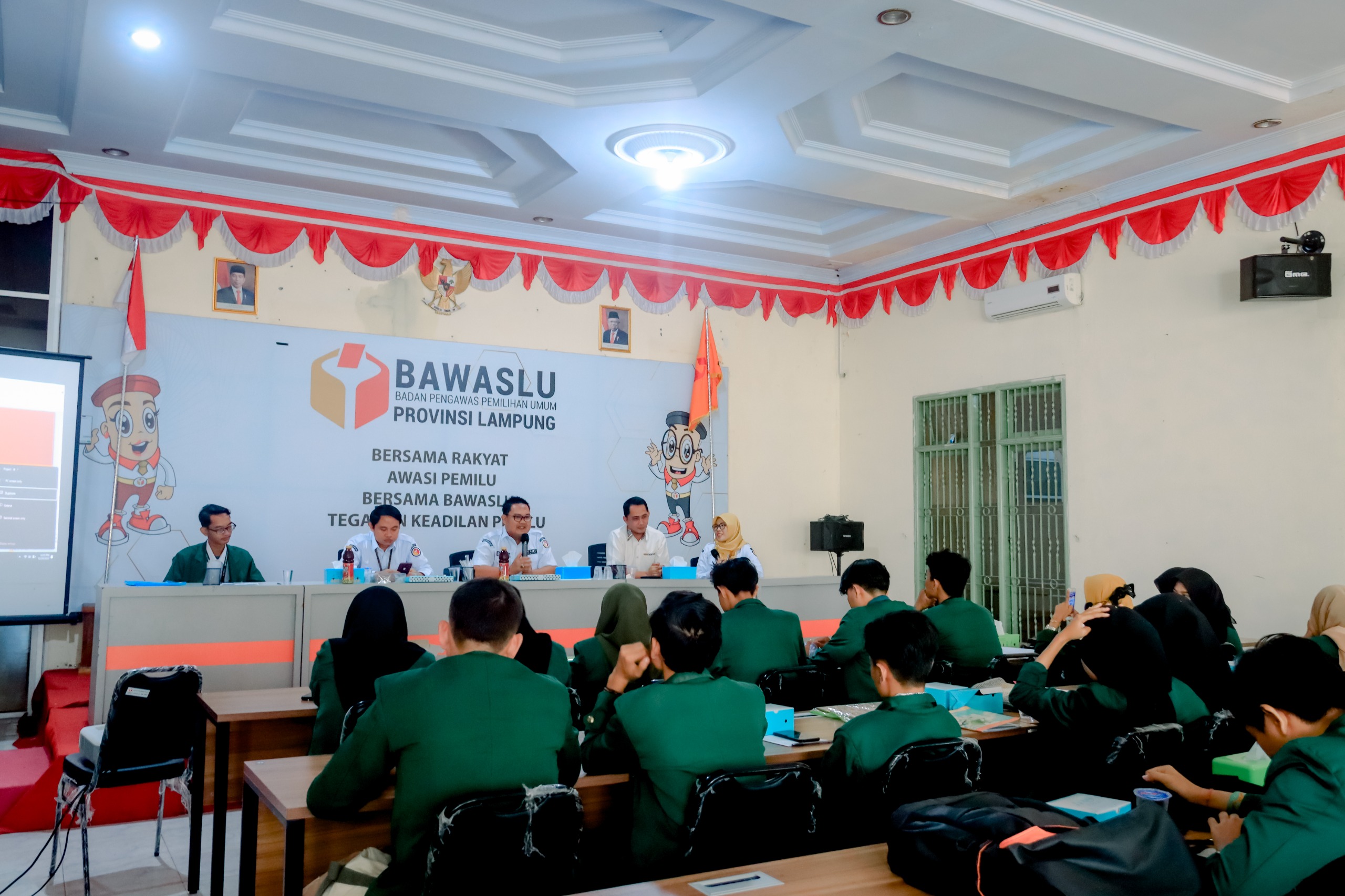 Terima Kunjungan Mahasiswa UIN, Bawaslu Lampung Ajak Ikut Serta Awasi Pemilu 2024