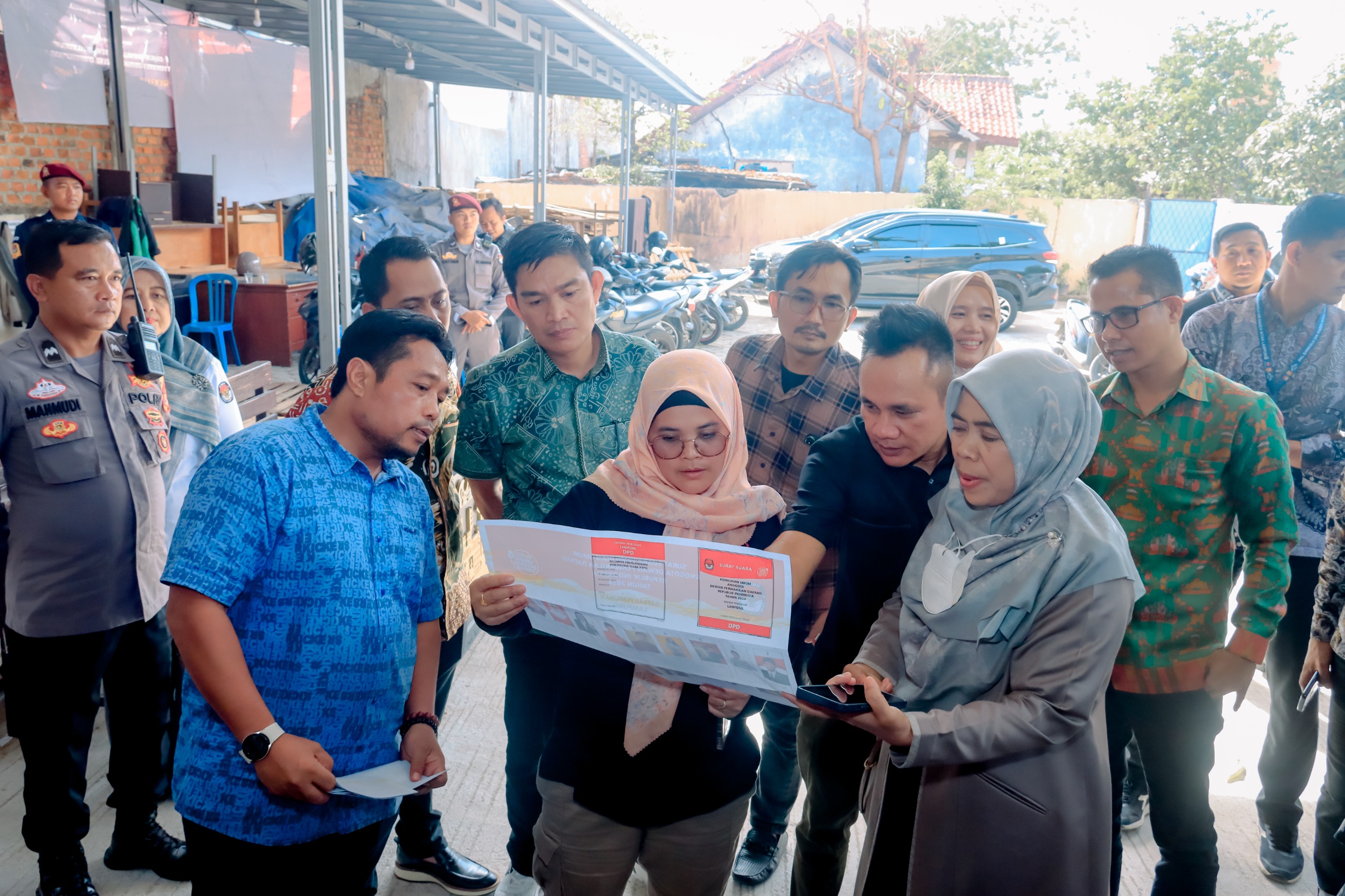 Cek Logistik Pemilu Di Lampung, Lolly : Urgensi Logistik Setara Dengan DPT