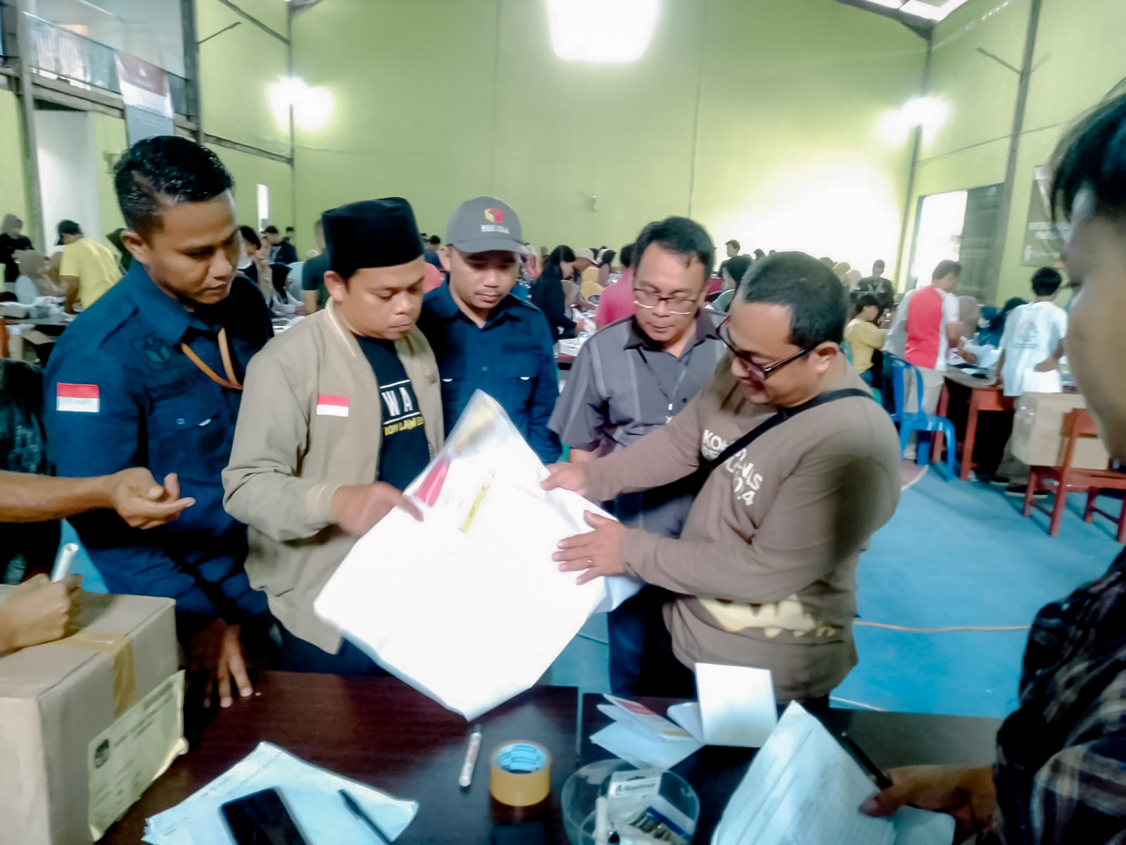 Bawaslu Lampung Awasi Secara Melekat Proses Pelipatan Surat Suara Pemilu 2024 Di Mesuji