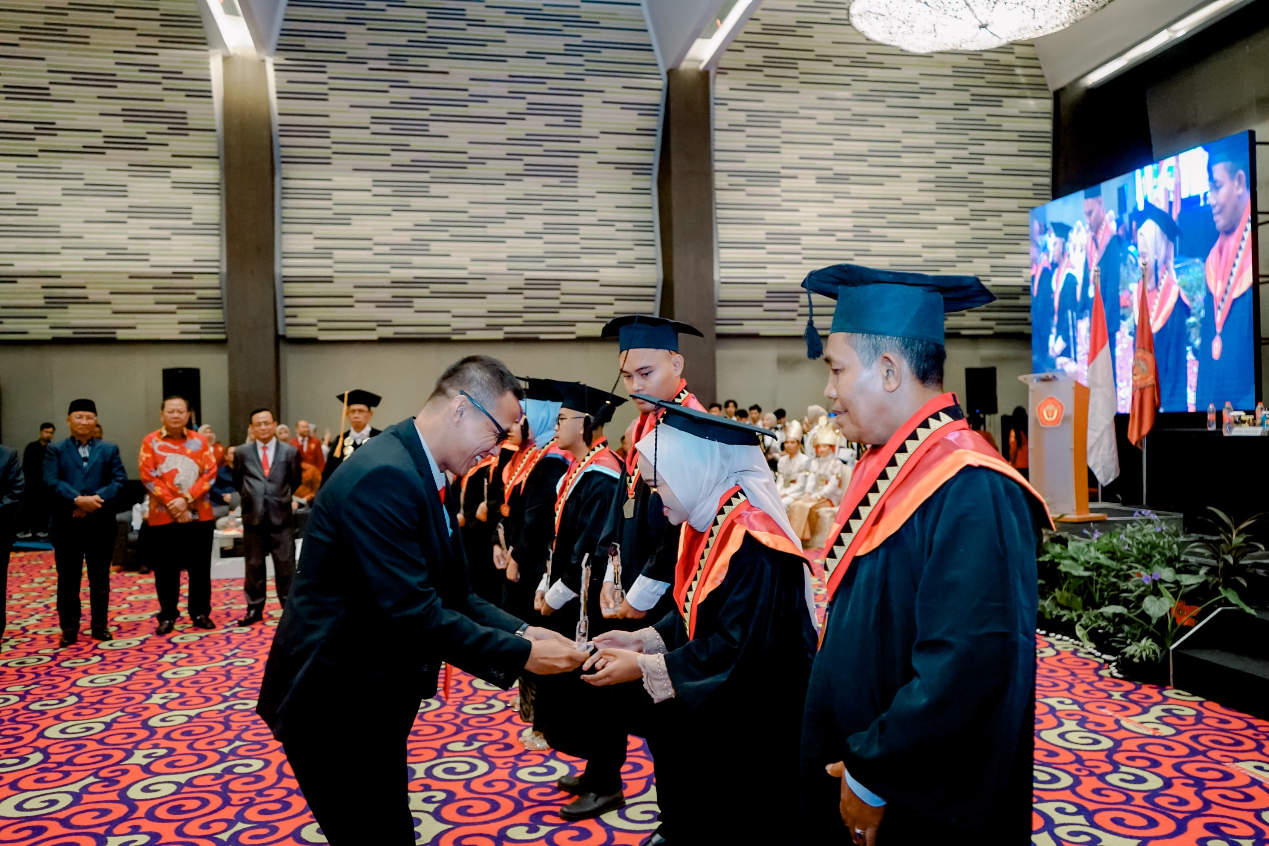 Bawaslu Lampung Hadiri Wisuda Sarjana ke-46 UTB Lampung