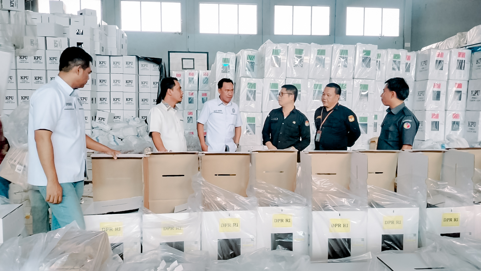 Bawaslu Lampung Pastikan Kualitas dan Proses Pengepakan Surat Suara Di Lampung Utara