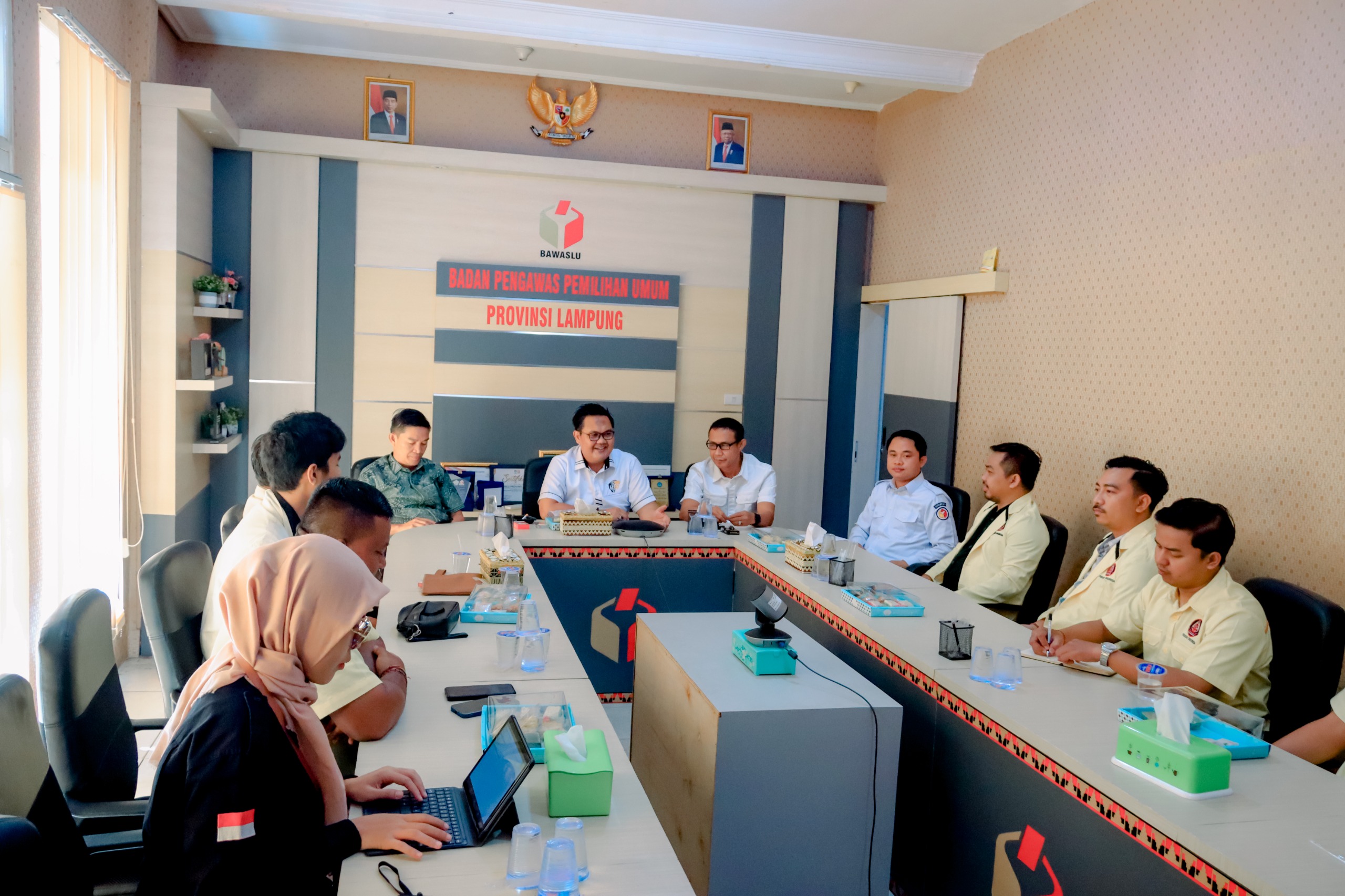 Dukung Pemilu Damai, Bawaslu Lampung Terima Audiensi PERADAH Dan KMHDI