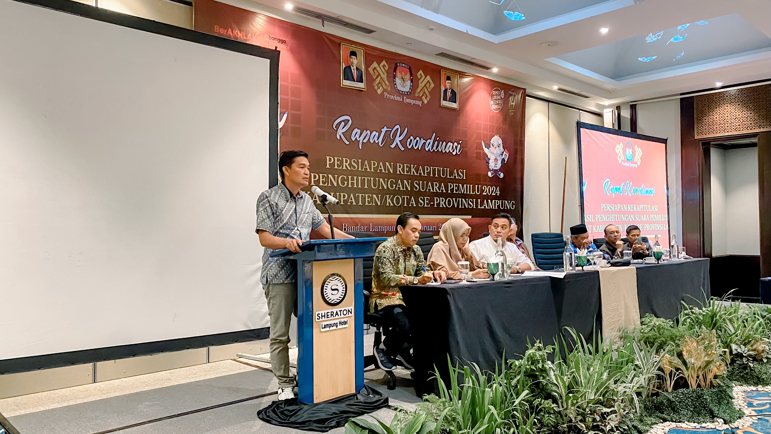 Samakan Persepsi, Bawaslu Lampung Hadiri Rapat Rakor Persiapan Rekapitulasi Hasil Penghitungan Suara Pemilu 2024 Tingkat Kabupaten/Kota Se-Provinsi Lampung