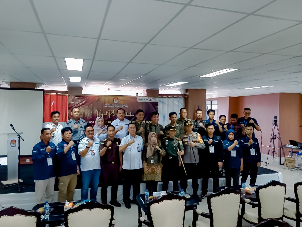 Dilaksanakan Selama Tiga Hari, Bawaslu Lampung Awasi Rekapitulasi Hasil Penghitungan Perolehan Suara Di Pesisir Barat