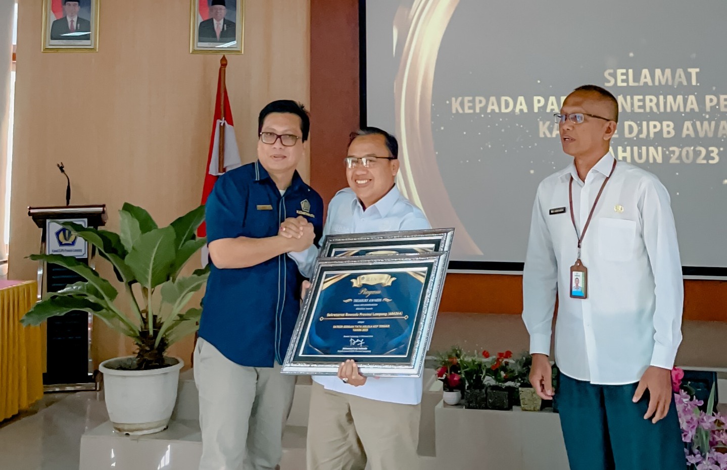 Bawaslu Lampung Raih Dua Penghargaan Dari Kanwil Djpb Lampung Award 2023