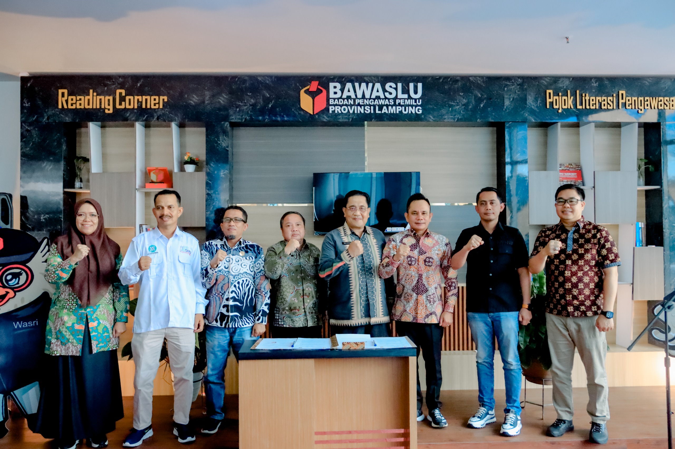 Bawaslu Meluncurkan Pojok Literasi Pengawasan Di Perpustakaan Dan Kearsipan Lampung