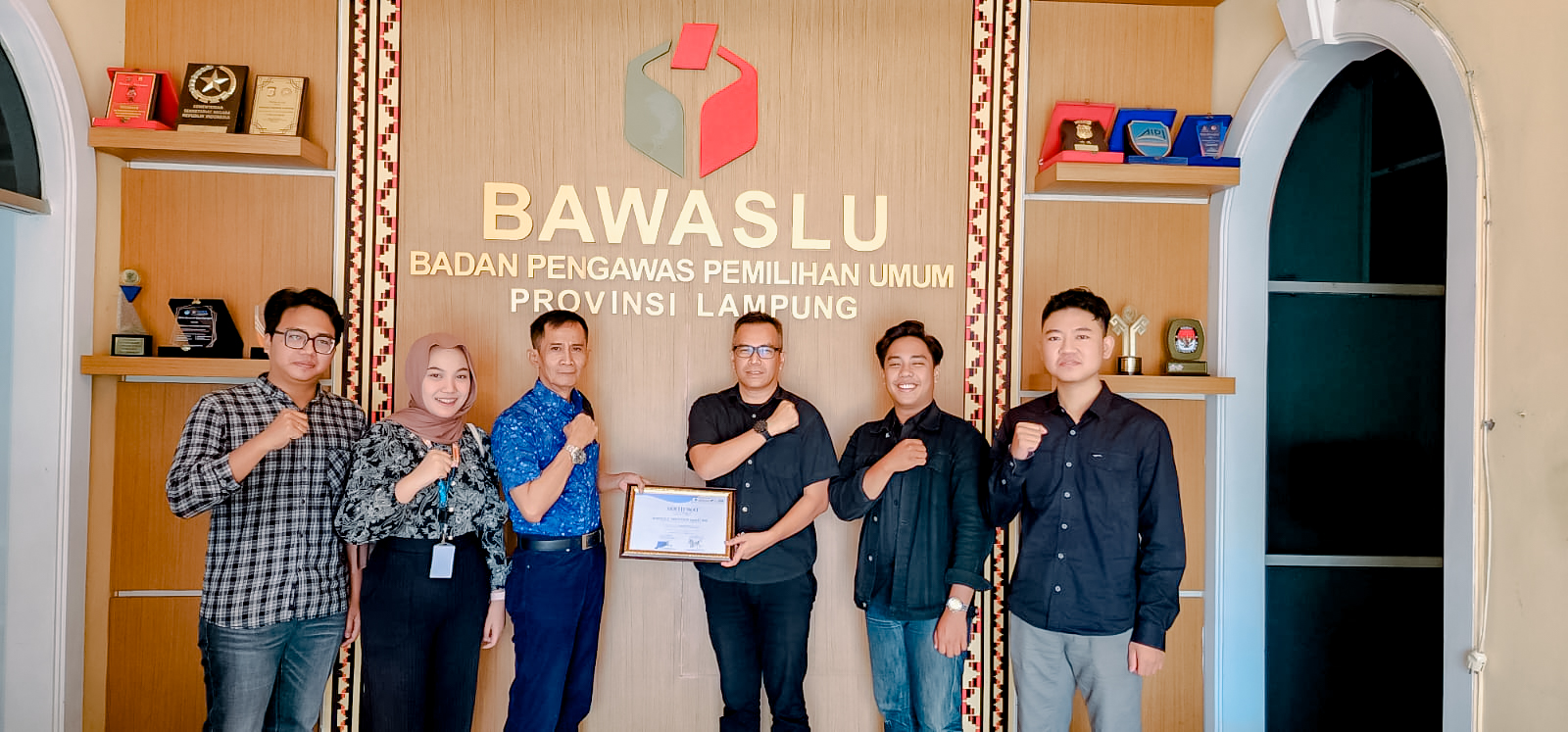Bawaslu Lampung Lepas Empat Mahasiswa Magang Universitas Lampung