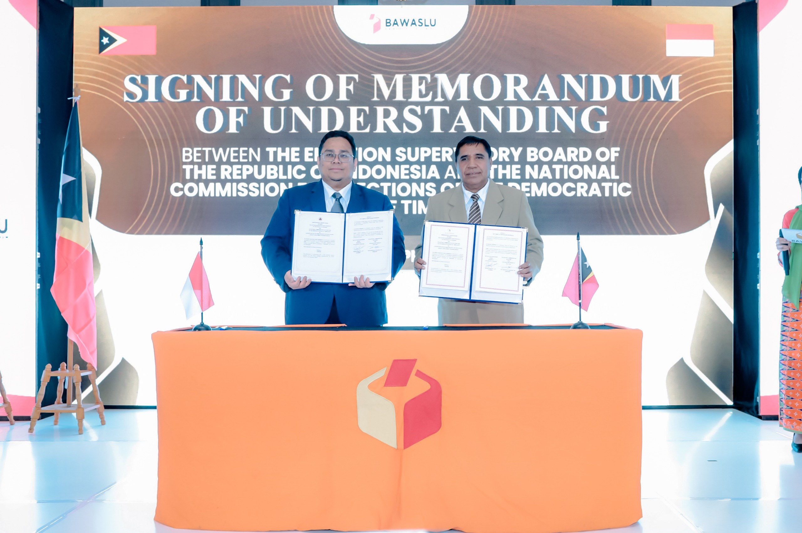 Berbagi Pengetahuan, Pengalaman Dan Peningkatan Kapasitas, Bawaslu-CNE Timor Leste Tanda Tangani MoU