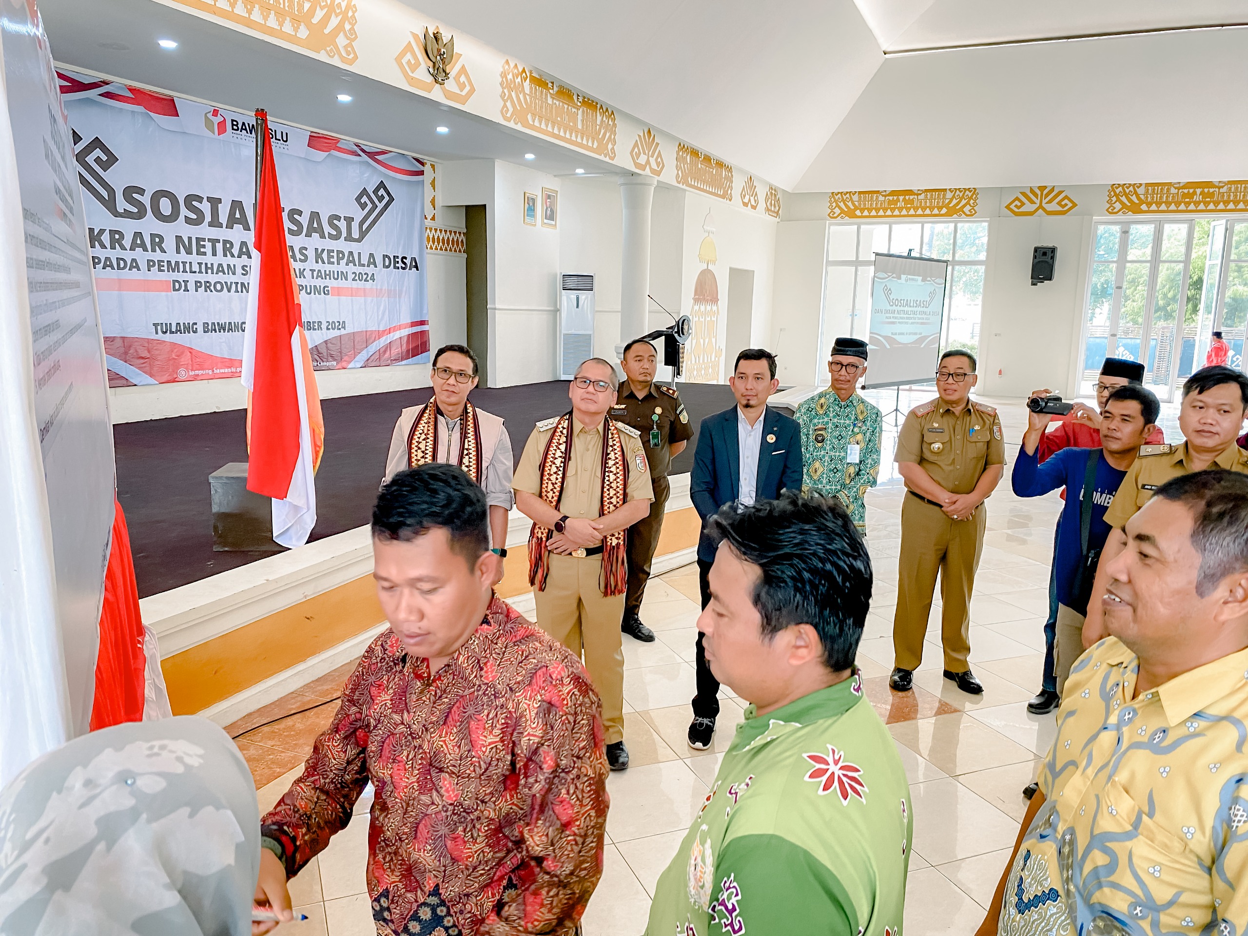 Netralitas Kepala Kampung Dan Lurah Jadi Isu Krusial Jelang Pilkada 2024, Bawaslu Lampung Gelar Ikrar Netralitas Di Tulang Bawang