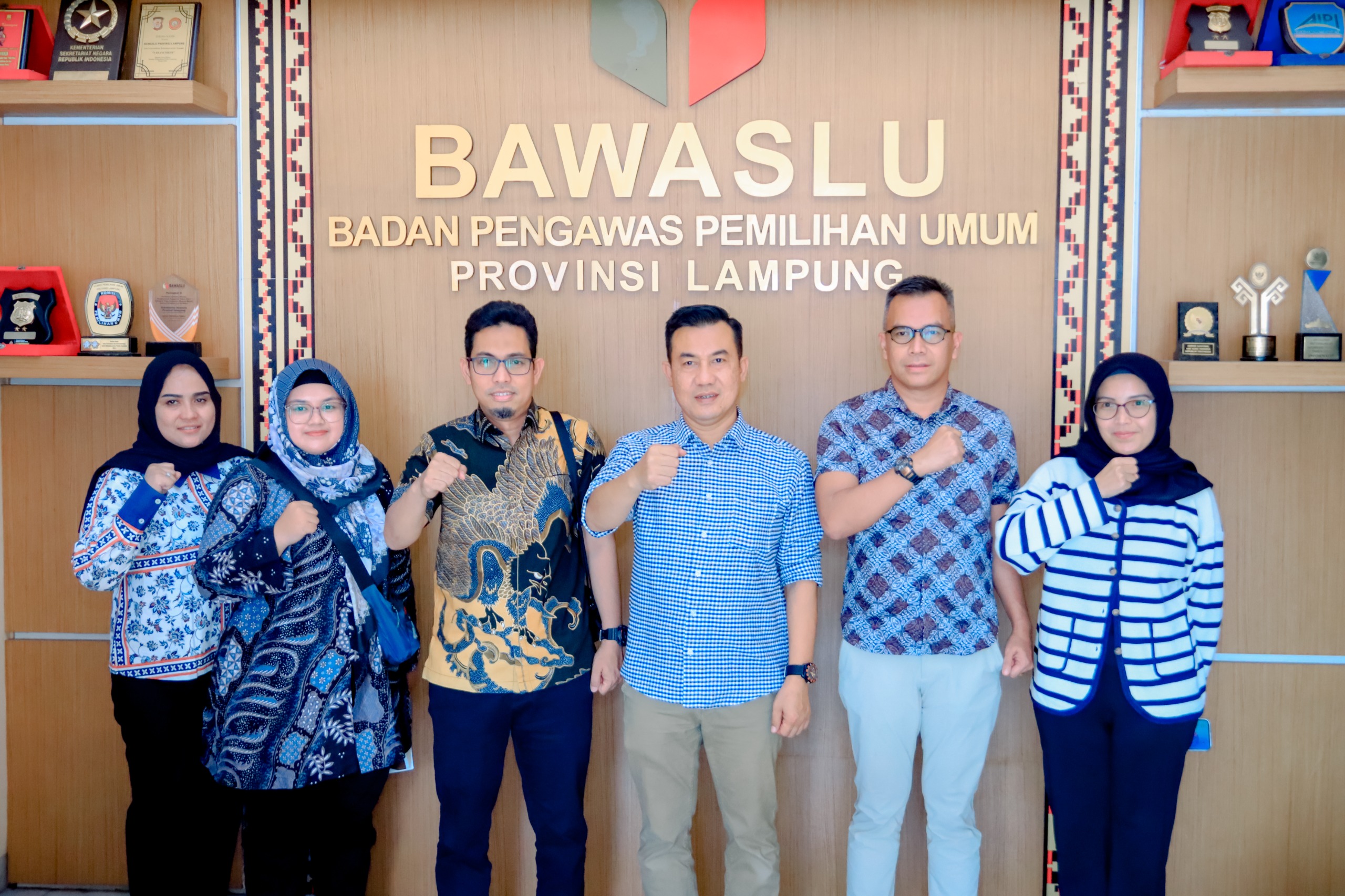 Bawaslu Lampung Bagikan Pengalaman Penanganan TSM Dalam Kunjungan Kerja Bawaslu Jambi