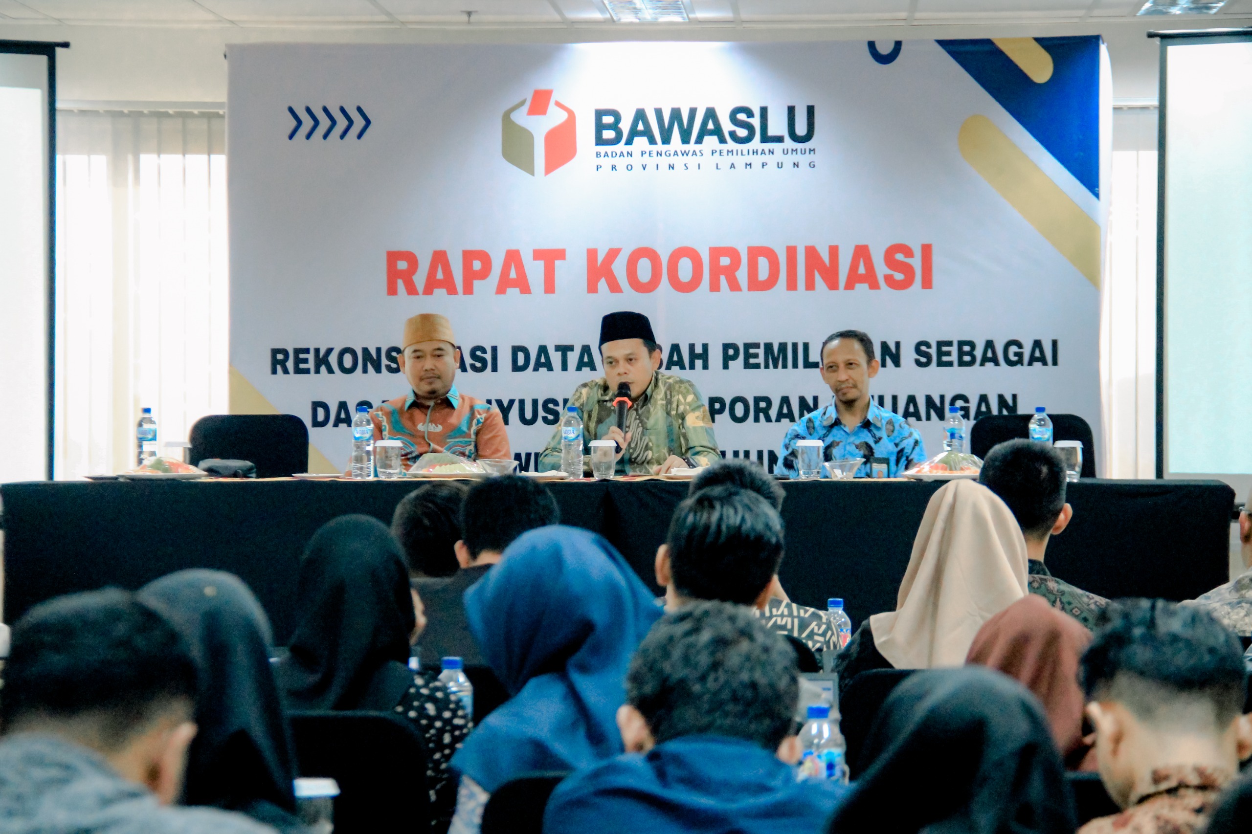 Bawaslu Lampung Gelar Rapat Koordinasi Rekonsiliasi Data Hibah Pemilihan: Menjamin Akuntabilitas dan Transparansi Keuangan
