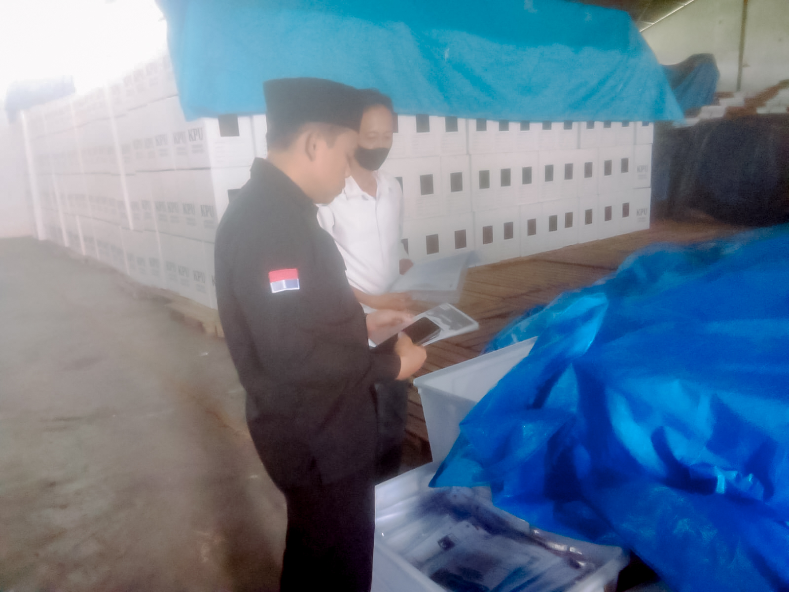 Bawaslu Provinsi Lampung Tinjau Langsung Ke Gudang Logistik KPU Pesawaran