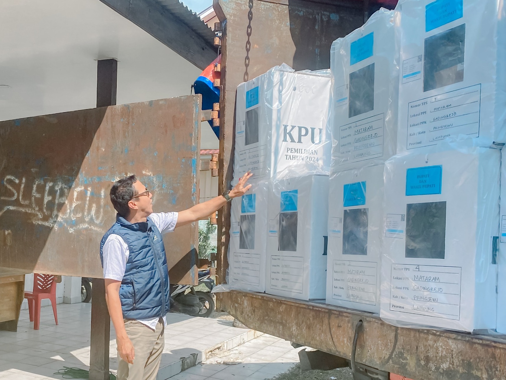 Bawaslu Lampung Lakukan Pengawasan Melekat Pada Pendistribusian Logistik Pemilihan Di Kabupaten Pringsewu