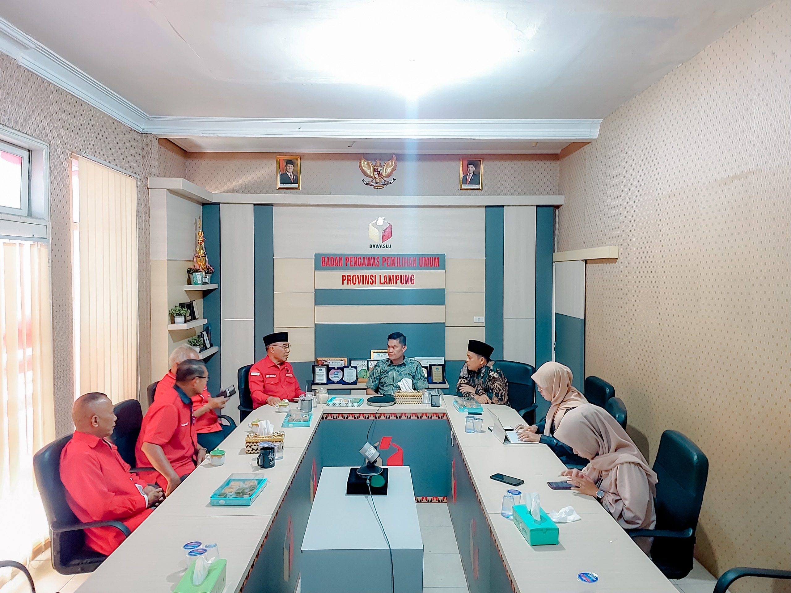 Bawaslu Provinsi Lampung Terima Audiensi DPD PDI Perjuangan Bahas Strategi Pengawasan Pemilu 2024