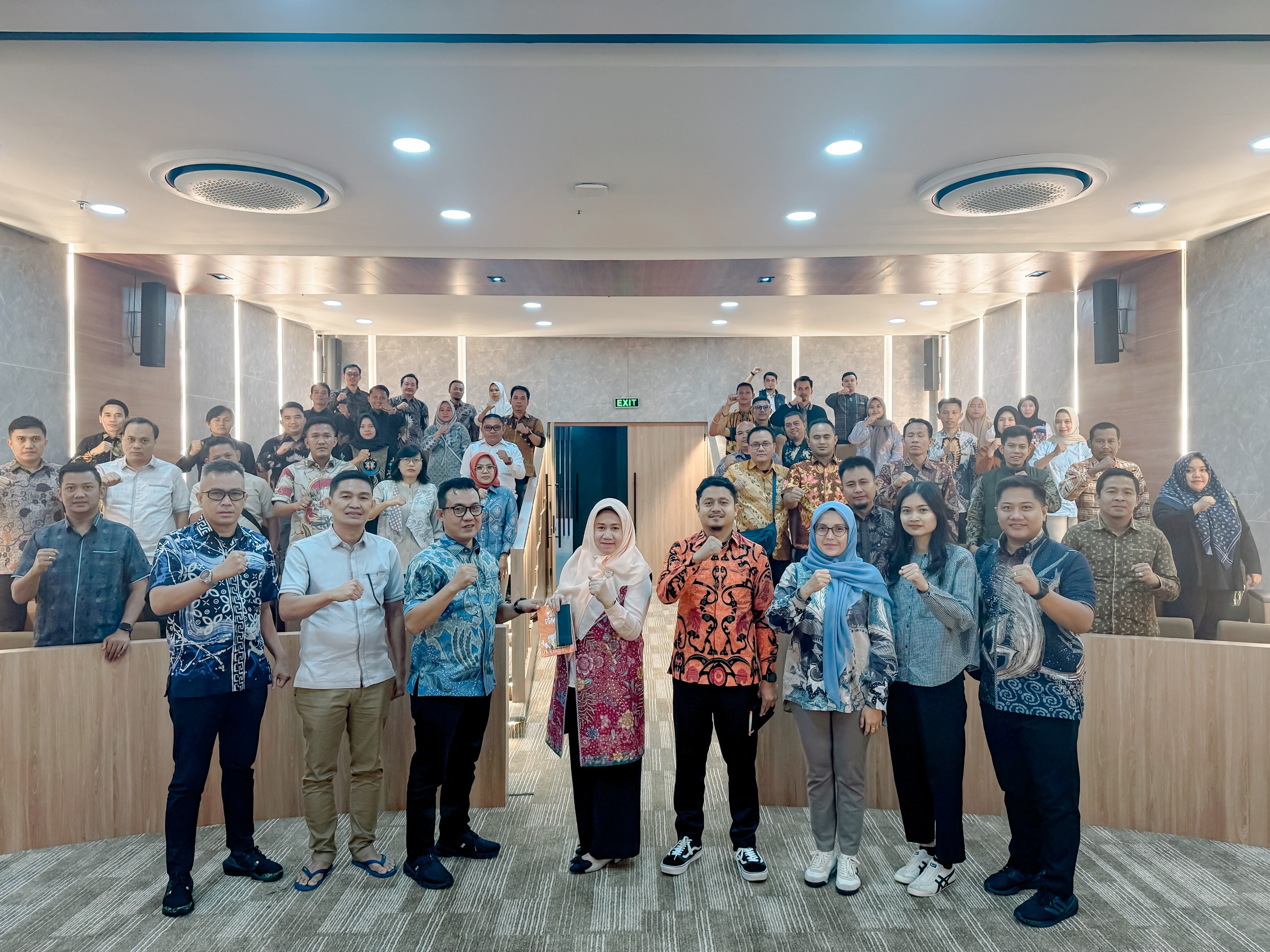 Bawaslu Lampung Serahkan Laporan Akhir Penanganan Pelanggaran Pilkada 2024 Kepada Bawaslu RI