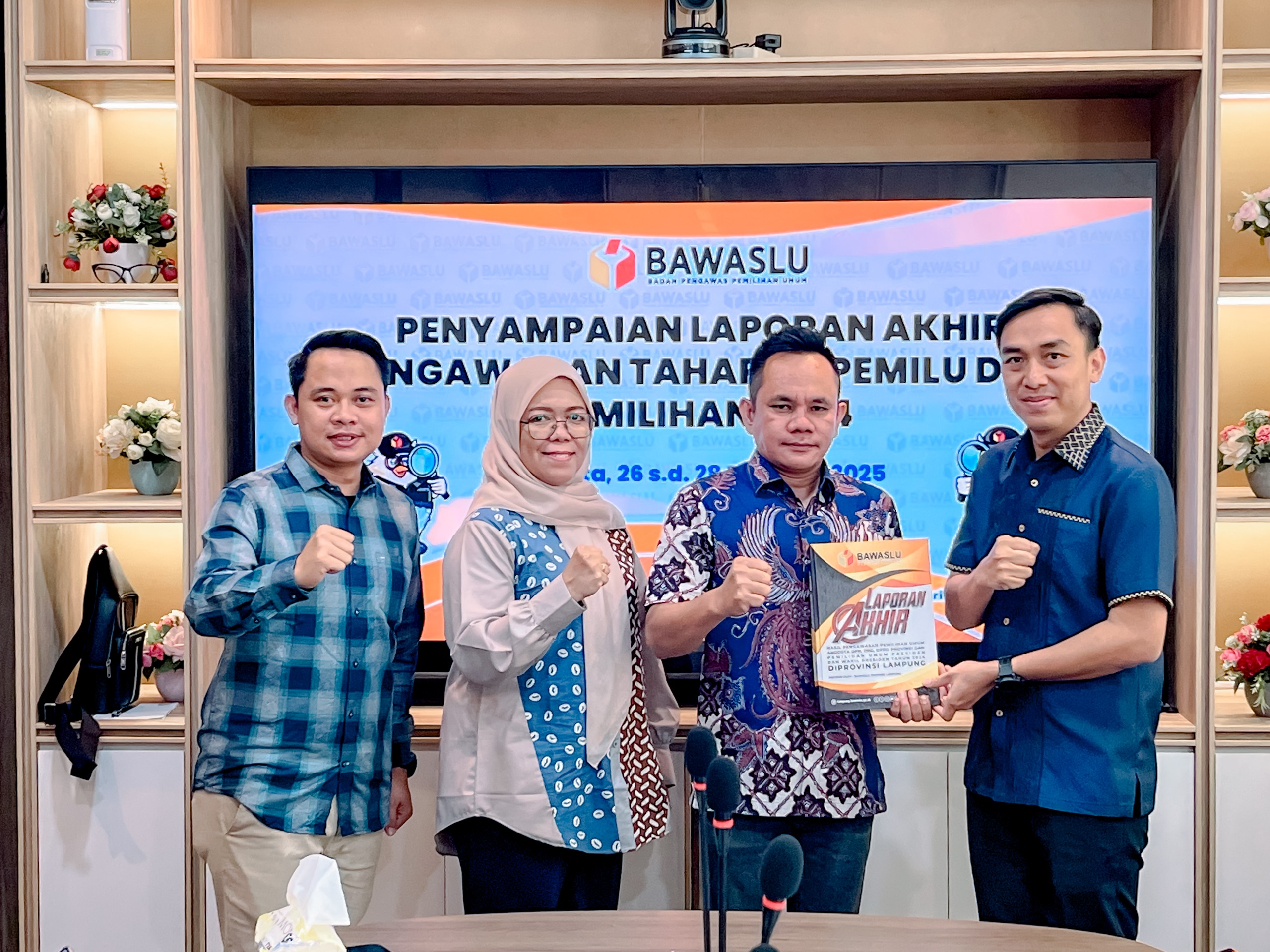 Evaluasi Pengawasan Pemilu 2024, Bawaslu Lampung Serahkan Laporan Akhir Pengawasan