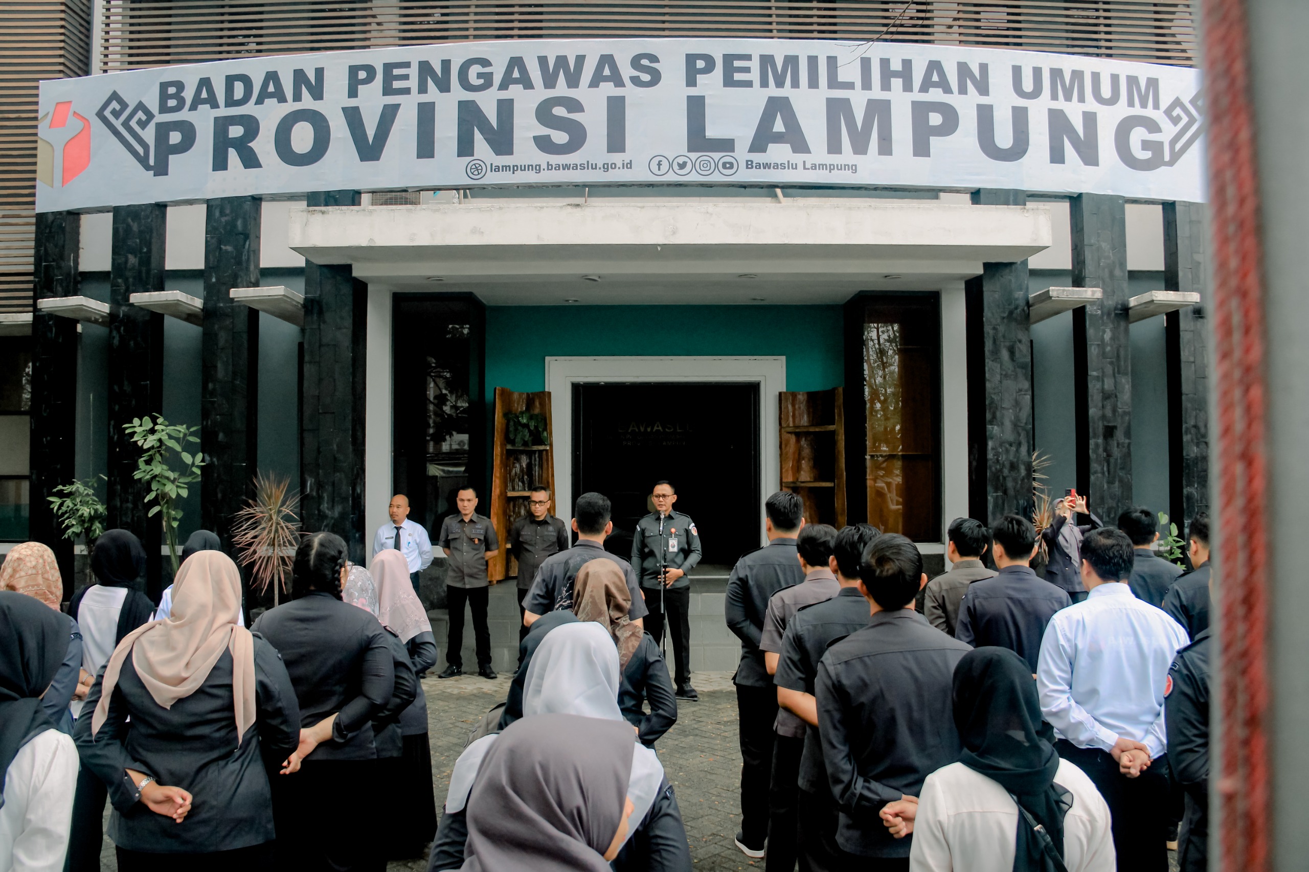 Gelar Apel, Bawaslu Lampung Ingatkan Jajaran Bersama Meningkatkan Kinerja Dan Menjaga Sinergitas