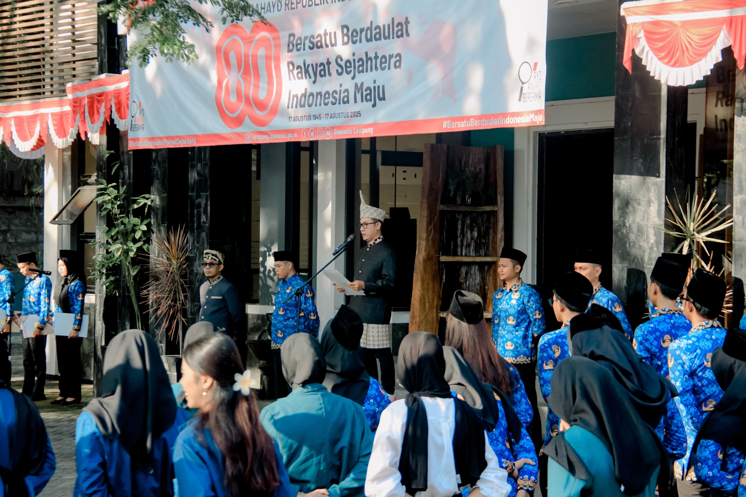 Bawaslu Lampung Gelar Upacara HUT Ke-80 RI, Tekankan Jajaran Untuk Semangat Jaga Demokrasi