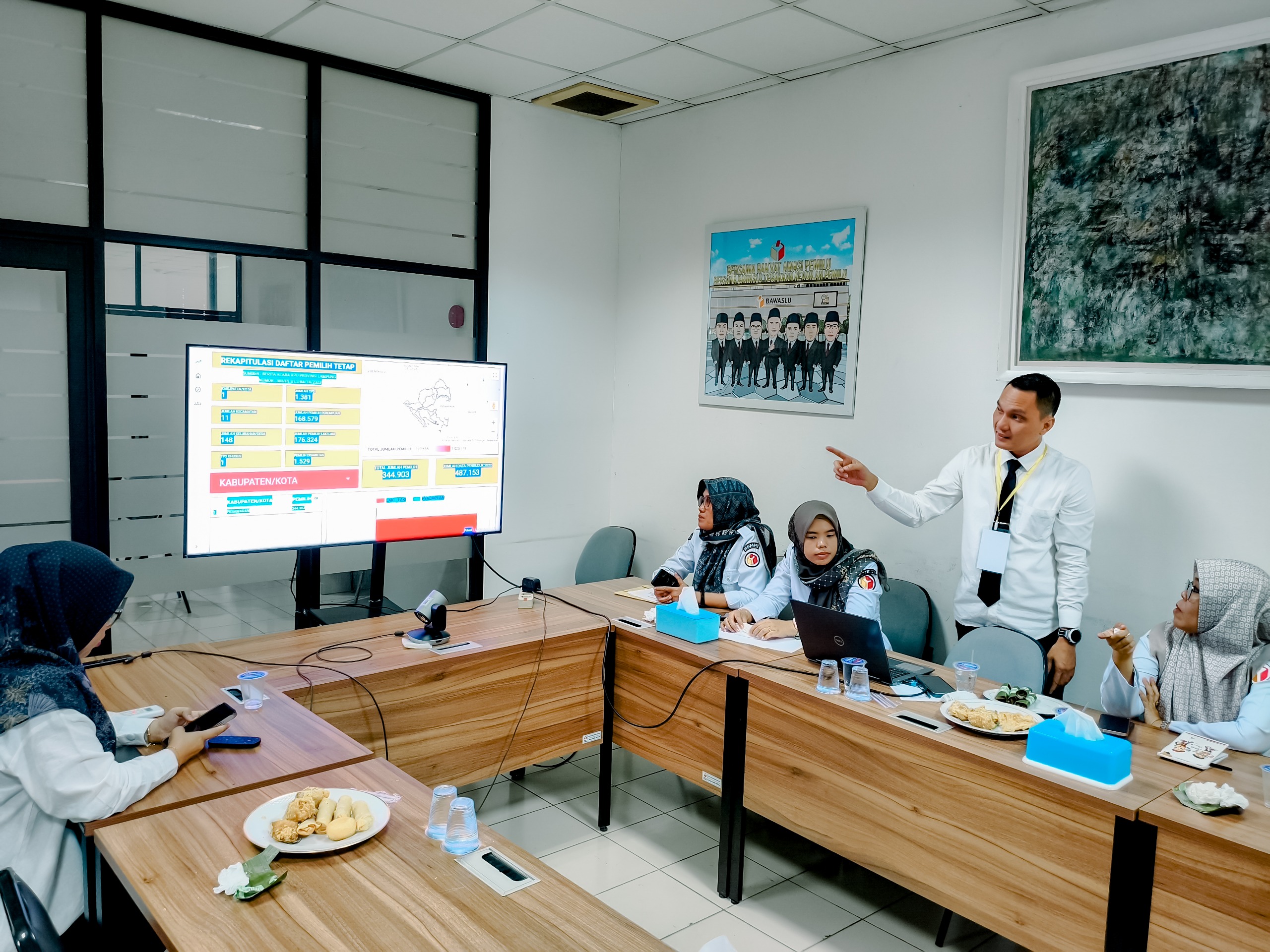 Peserta PKA Angkatan I Indra Darmawan Presentasikan Data Center Terintegrasi Bawaslu Lampung