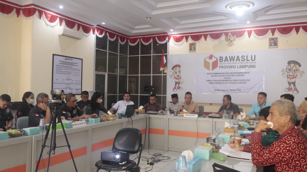 Bawaslu Lampung bahas MoU dengan KPID dan KI Provinsi Lampung