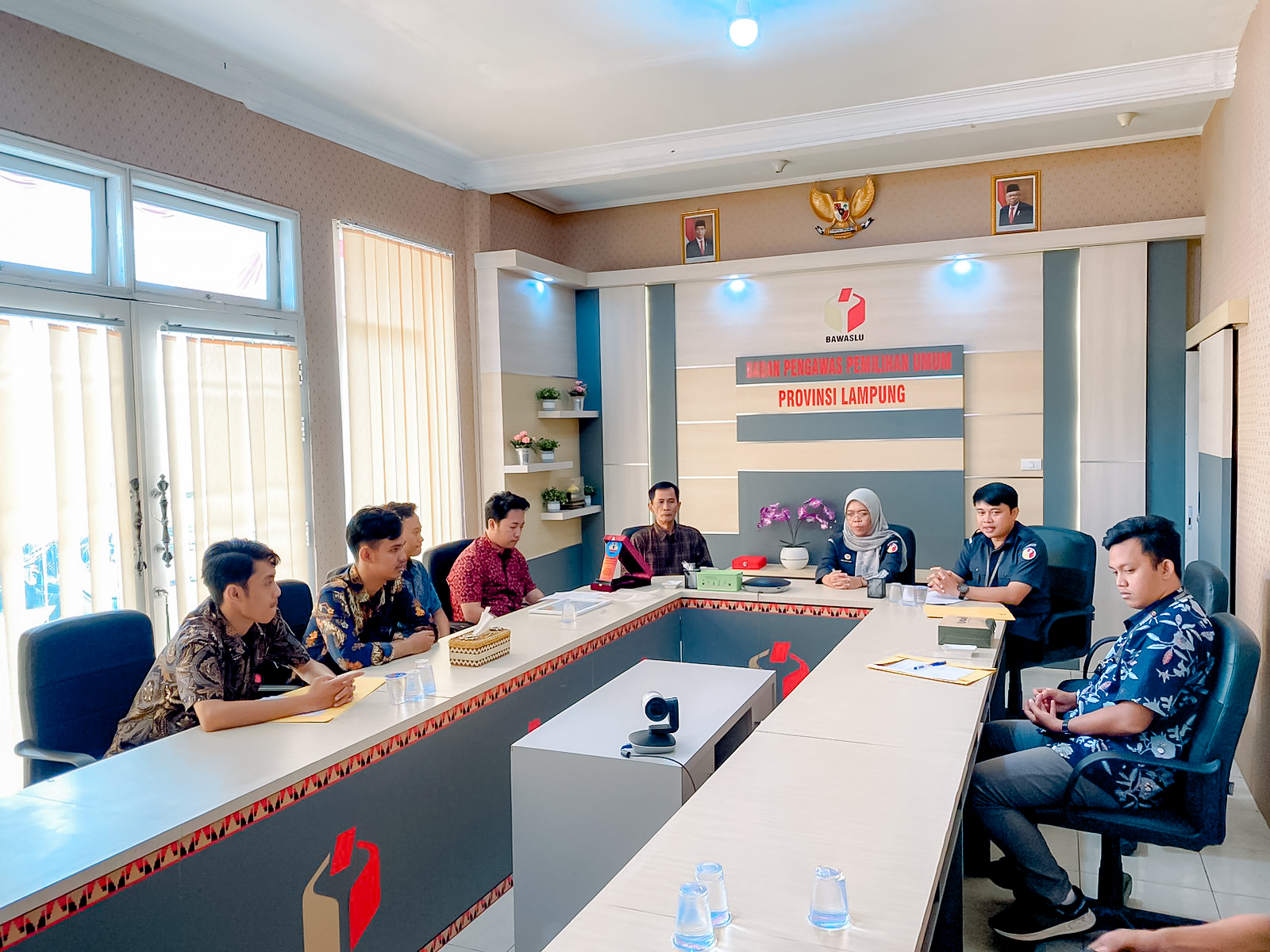 Bawaslu Lampung Kembali Serahkan Mahasiswa Magang MBKM