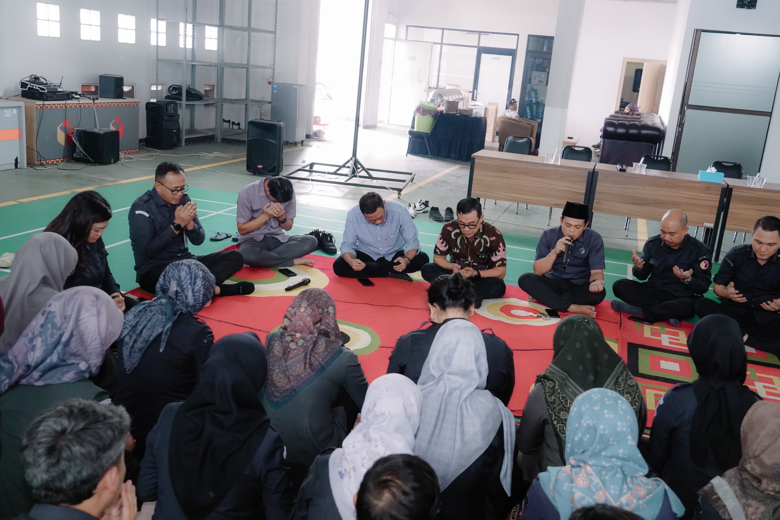 Badan Pengawas Pemilihan Umum (Bawaslu) Provinsi Lampung menggelar kegiatan tasyakuran dan doa bersama dalam rangka menyambut Tahun 2026. Kegiatan tersebut berlangsung di Kantor Bawaslu Provinsi Lampung, Senin (12/01)