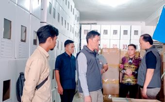 Bawaslu Provinsi Lampung Awasi Pelipatan Dan Penyortiran Surat Suara Di Pesisir Barat