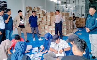 Awasi Pelipatan Surat Suara, Bawaslu Lampung Imbau Kepada Petugas Untuk Teliti dan Sesuai Standar