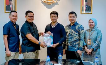 Bawaslu Lampung Serahkan Laporan Pengawasan Pencalonan Anggota DPD &amp; DPRD Provinsi Lampung Pemilu 2024