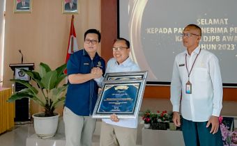 Bawaslu Lampung Raih Dua Penghargaan Dari Kanwil Djpb Lampung Award 2023