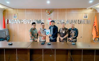 Bawaslu Lampung Beserta Bawaslu Kabupaten/Kota Serahkan Laporan Akhir Tahun 2023 Ke Bawaslu RI