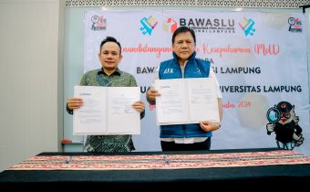Perkuat Pengawasan Pemilihan, Bawaslu Lampung Dan Ikatan Keluarga Alumni Universitas Lampung Teken MoU