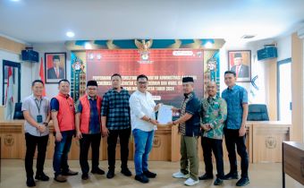 Bawaslu Lampung Awasi Penyerahan Hasil Pemeriksaan Kesehatan Bapaslon Gubernur dan Wakil Gubernur Lampung