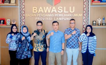 Bawaslu Lampung Bagikan Pengalaman Penanganan TSM Dalam Kunjungan Kerja Bawaslu Jambi