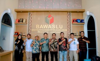 Bawaslu Lampung Terima Kunjungan Kerja Dirjen Bina Pemdes Kemendagri Bahas Persiapan Pelatihan Aparatur Desa Jelang Pilkada 2024