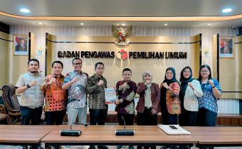 Bawaslu Lampung Serahkan Laporan Pengawasan Pilkada Tahun 2024 Ke Bawaslu RI