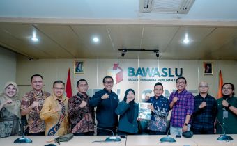 Wujudkan Transparansi Dan Akuntabilitas Kinerja Humas, Bawaslu Lampung Serahkan Laporan Akhir Kehumasan Ke Bawaslu RI