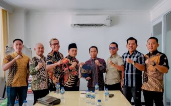 Bawaslu Kabupaten Pesawaran Bersama Bawaslu Provinsi Lampung Serahkan Laporan Rekrutmen Pengawas Dan Pengawasan Logistik PSU Kepada Bawaslu RI