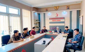 Bawaslu Lampung Kembali Serahkan Mahasiswa Magang MBKM