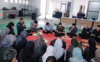 Badan Pengawas Pemilihan Umum (Bawaslu) Provinsi Lampung menggelar kegiatan tasyakuran dan doa bersama dalam rangka menyambut Tahun 2026. Kegiatan tersebut berlangsung di Kantor Bawaslu Provinsi Lampung, Senin (12/01)